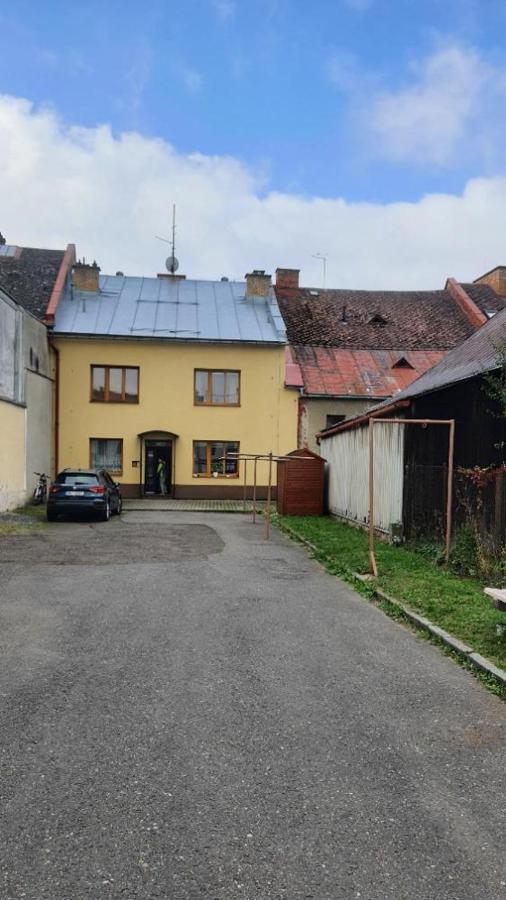Apartman U Posty Kraliky Luaran gambar